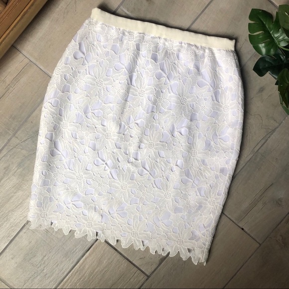 Aqua floral appliqué lace layered pencil skirt. Size M - Picture 3 of 4